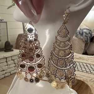 NWOT Intricate Gold Filigree Chandelier Earrings